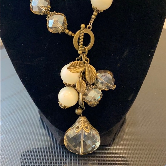 Pearl and crystal necklace - Picture 2 of 3